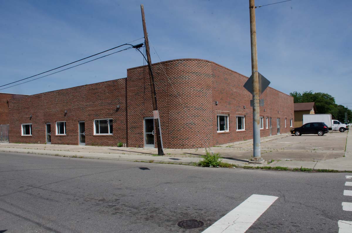 Improved 12,268+/ sf Commercial Building FX1931