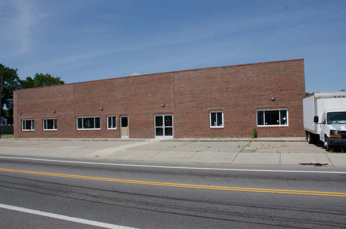Improved 12,268+/ sf Commercial Building FX1931