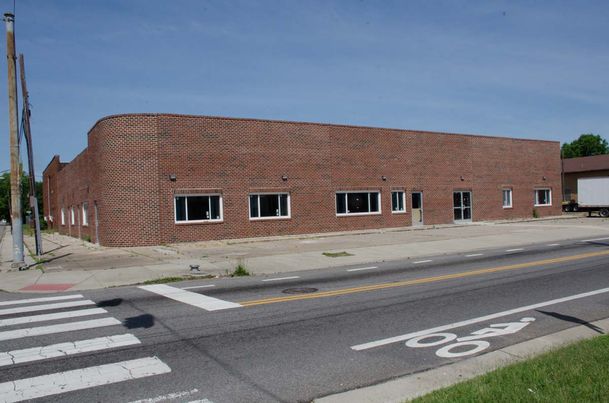 Improved 12,268+/ sf Commercial Building FX1931