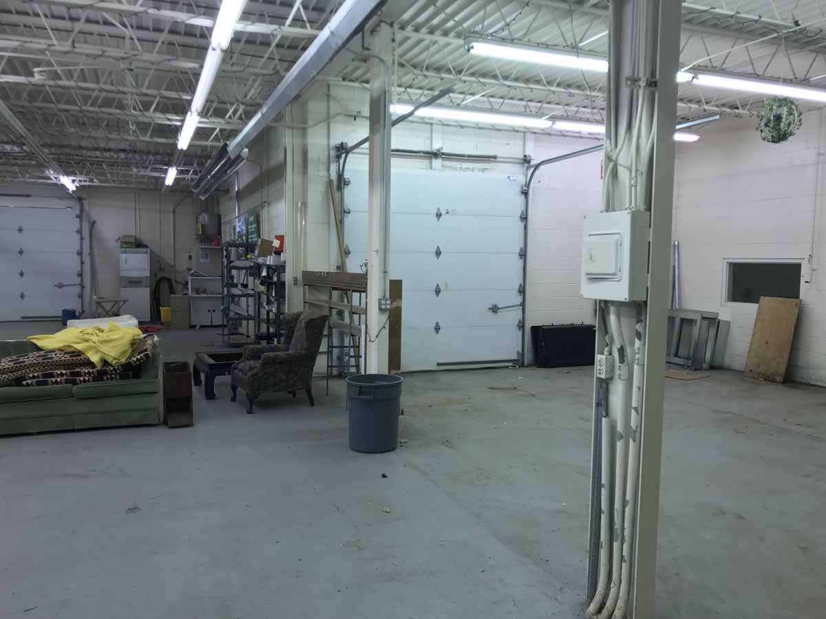 Modern Shop/Warehouse with Large Fenced Storage Yard FX1933