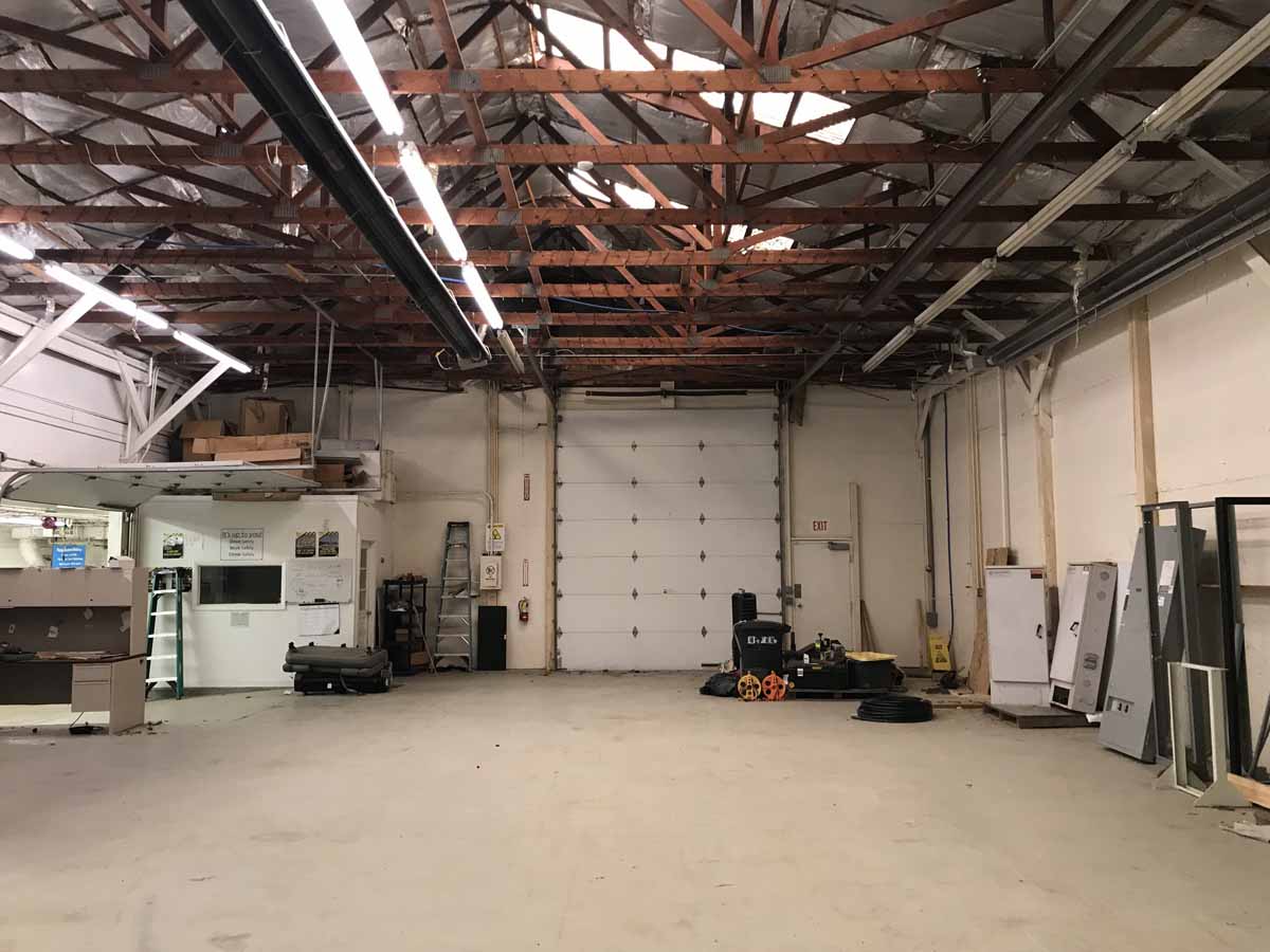 Modern Shop/Warehouse with Large Fenced Storage Yard FX1933