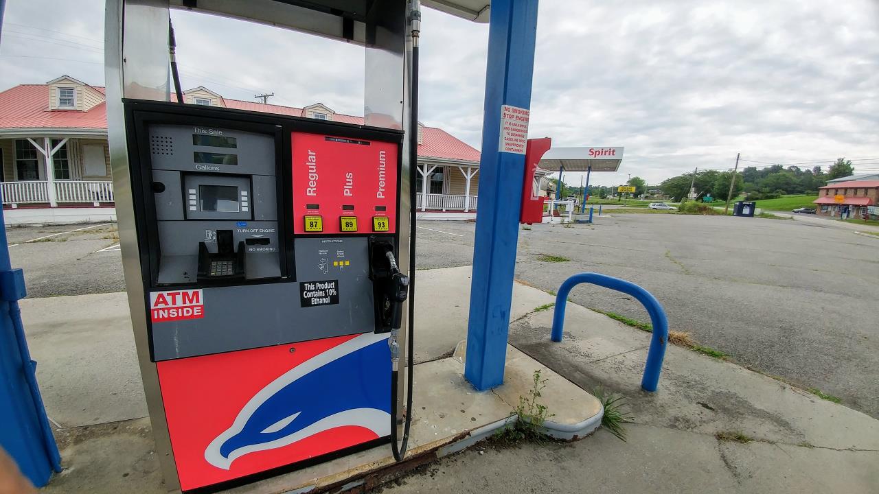 Former Gas Station/C Store/Restaurant FX4583