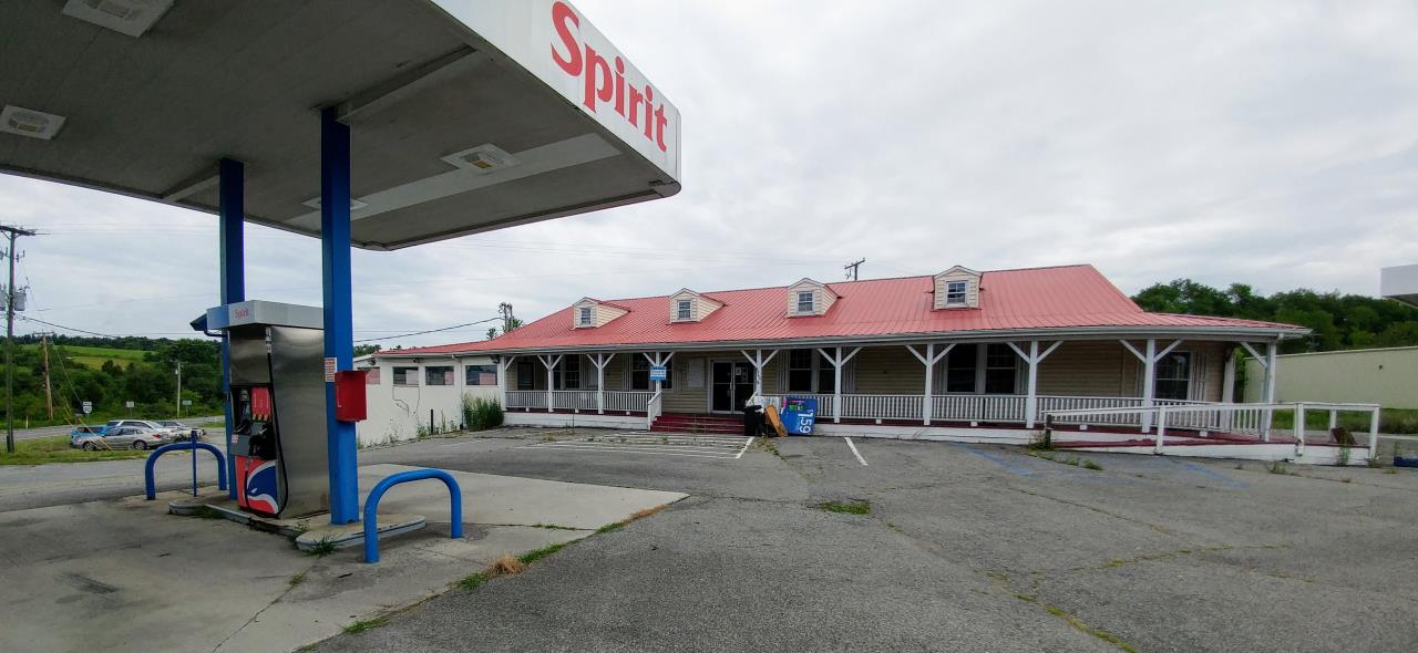 Former Gas Station/C Store/Restaurant FX4583