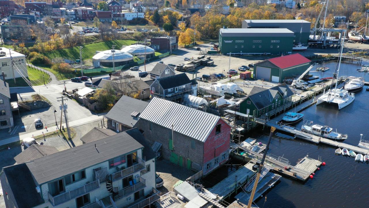 Waterfront Commercial Property AP202011