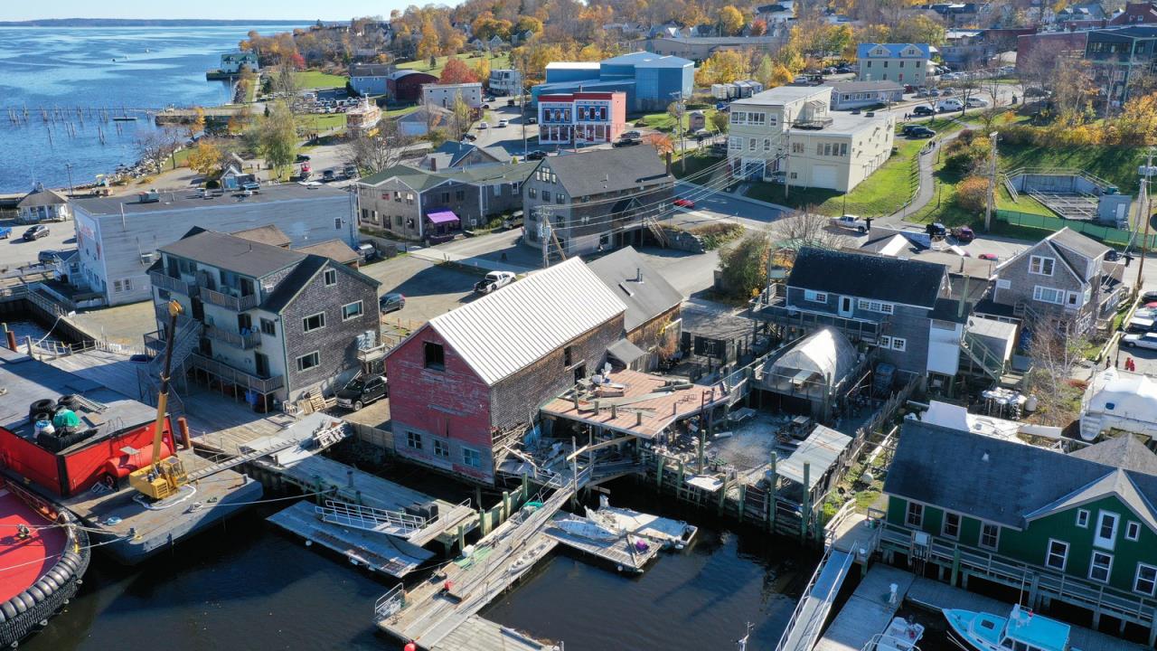 Waterfront Commercial Property AP202011