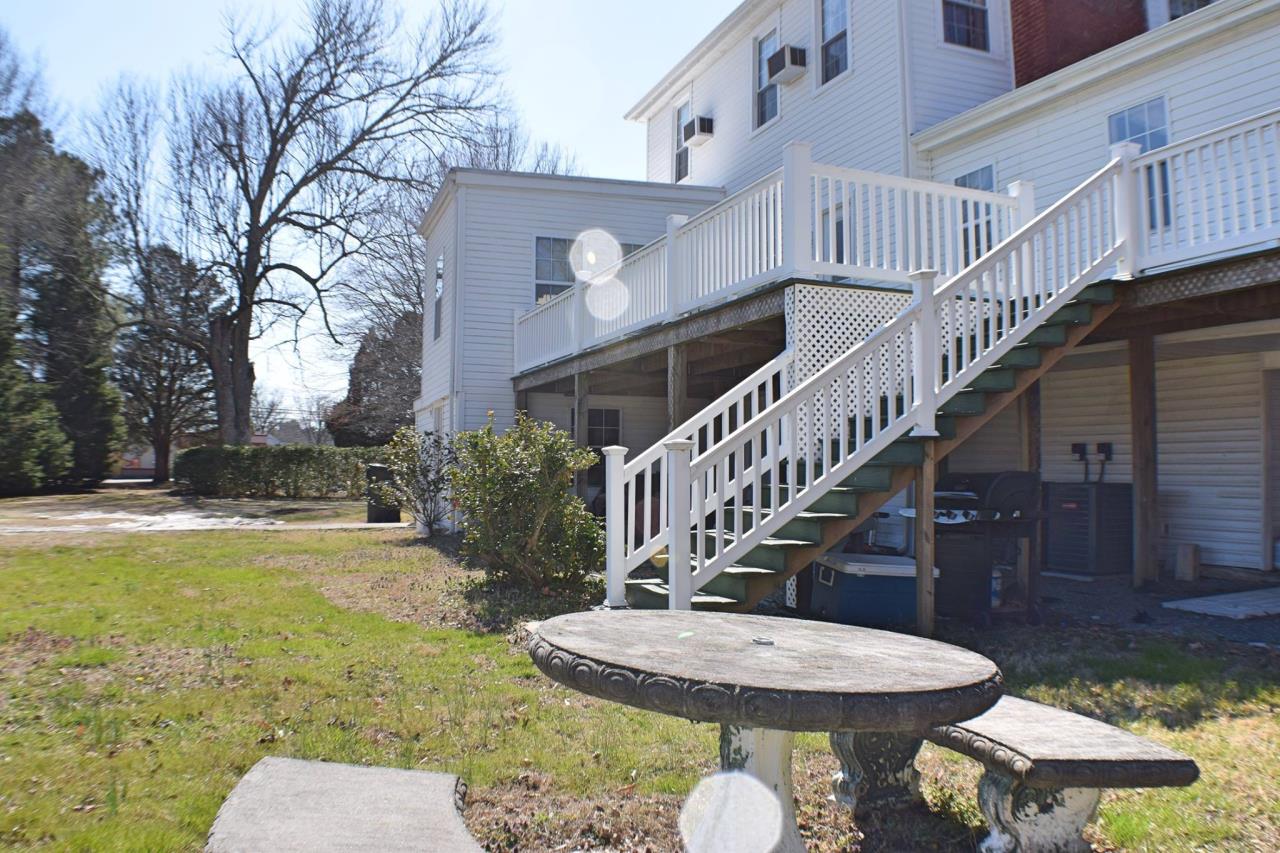 c 18361837 Historic Hyco House 6,500+/ SF on 3 levels FX4664