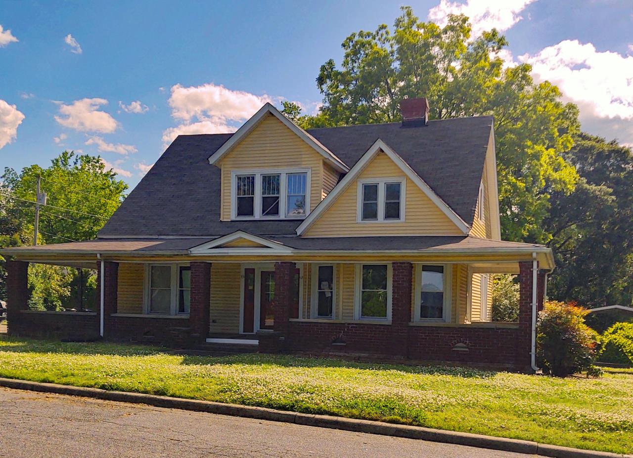 c1935 Partially Renovated House FX4662