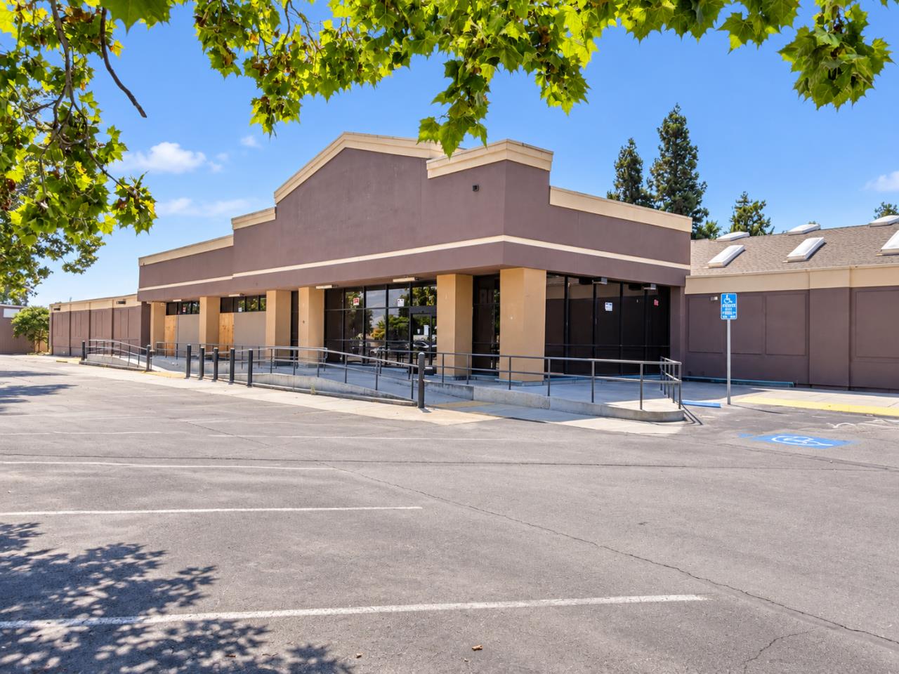 https://www.tranzon.com/propertyimages/183972_18357.png