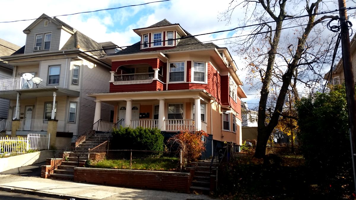 SOLD at auction Bankruptcy Ordered Low Reserve 3Unit Apartment