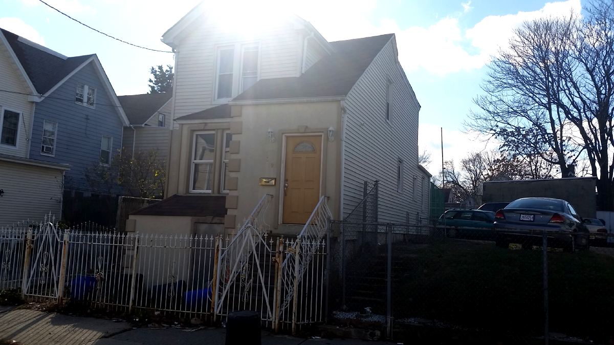 SOLD at auction Bankruptcy Ordered Low Reserve Single Family Home