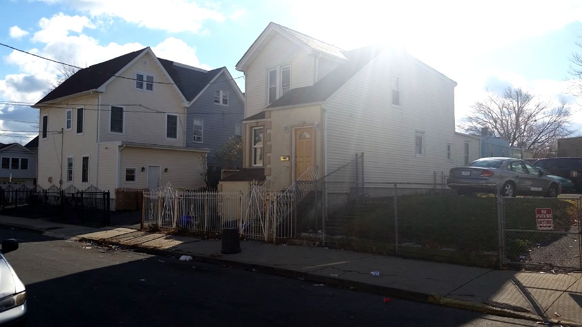 SOLD at auction Bankruptcy Ordered Low Reserve Single Family Home