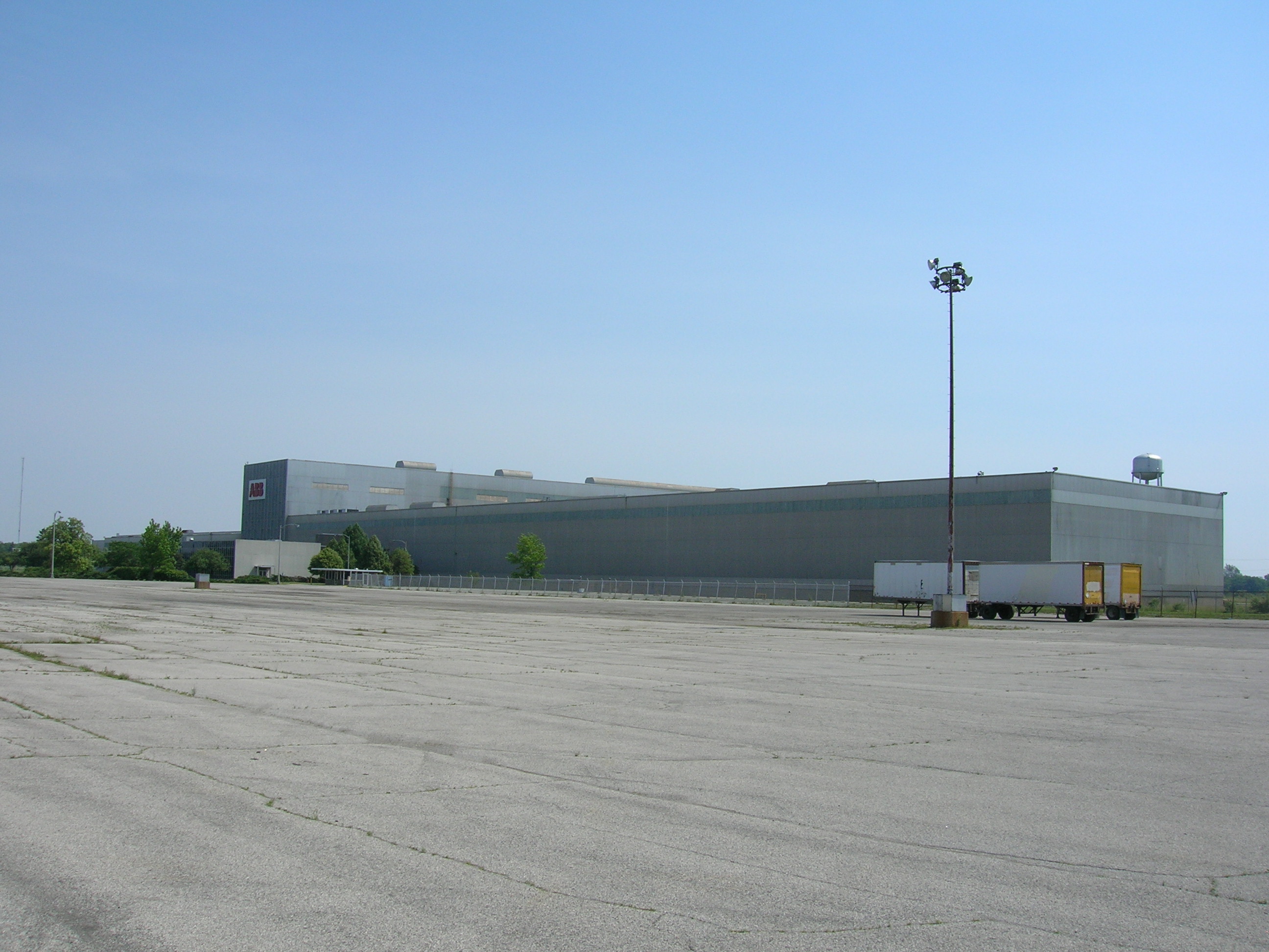 SOLD at auction Muncie, IN 740,000+/sf Manufacturing/Warehouse