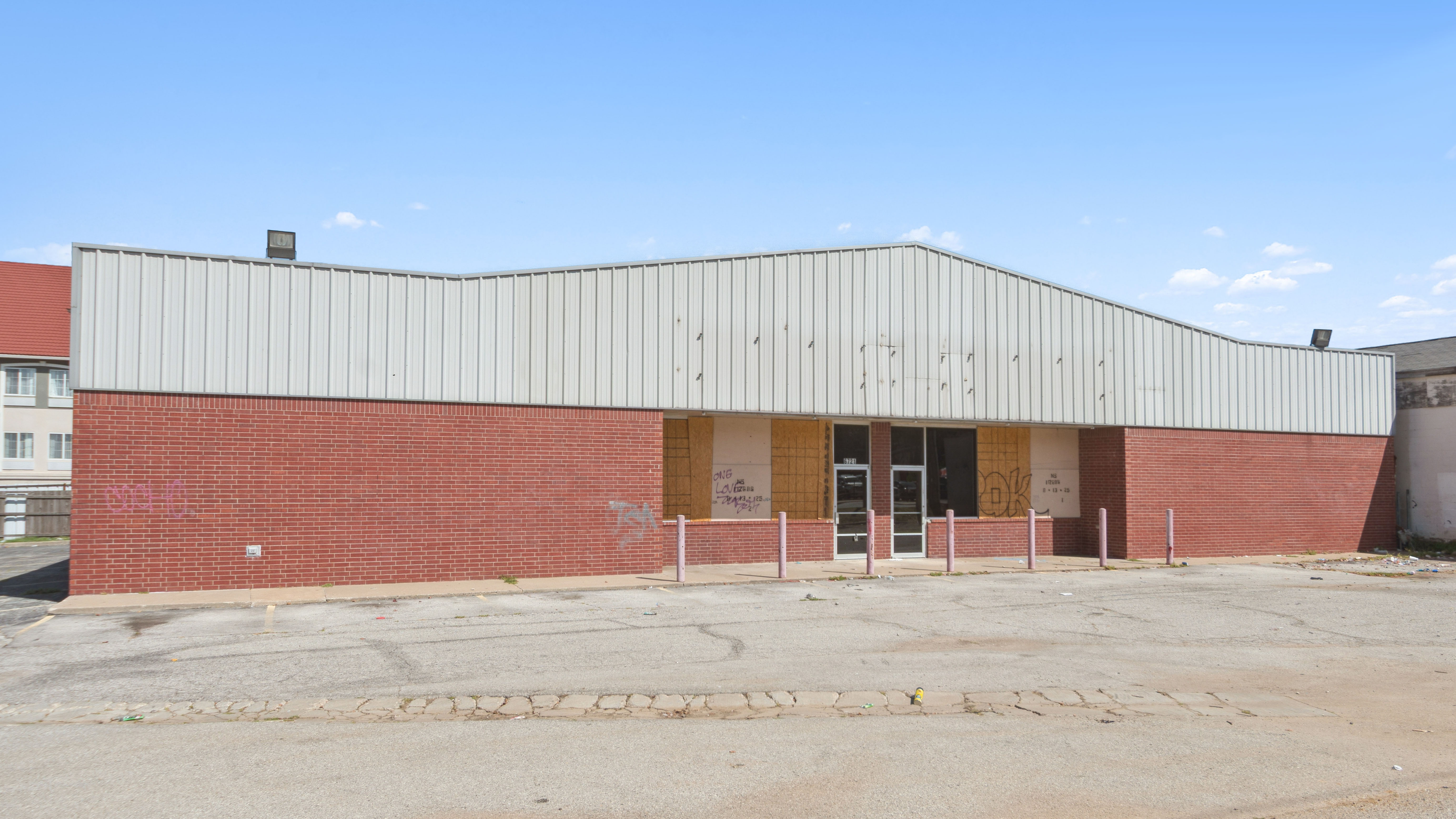 Corp Surplus - Freestanding Retail, Busy Commercial Corridor